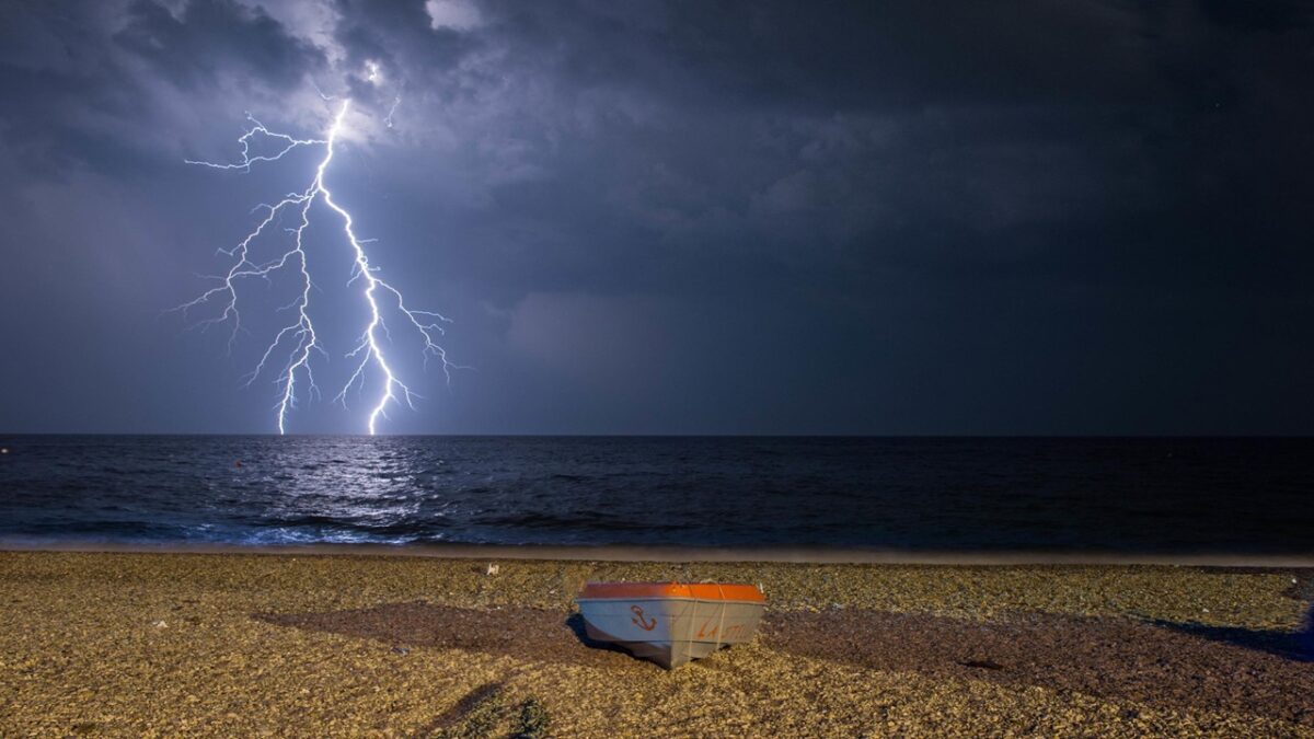 Bad weather: orange alert tomorrow in Basilicata, Calabria, and Sicily