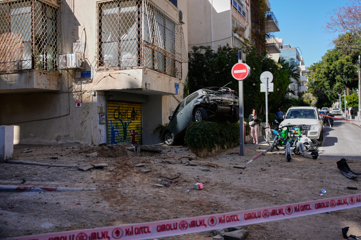 Iran: Two dead in a Tel Aviv suburb following a missile attack from Tehran