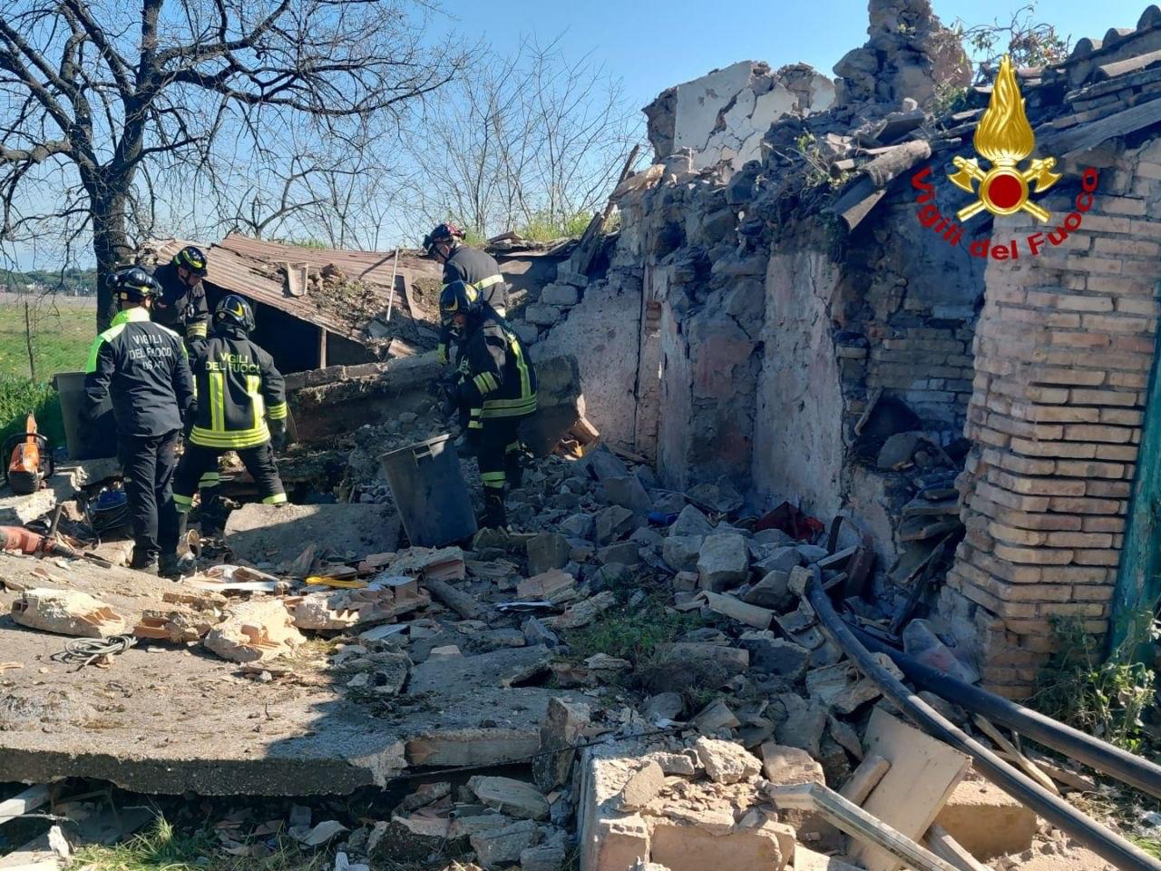 Rome: Cottage collapses in Acquedotti Park, 2 dead Rome: Cottage collapses in Acquedotti Park, 2 dead