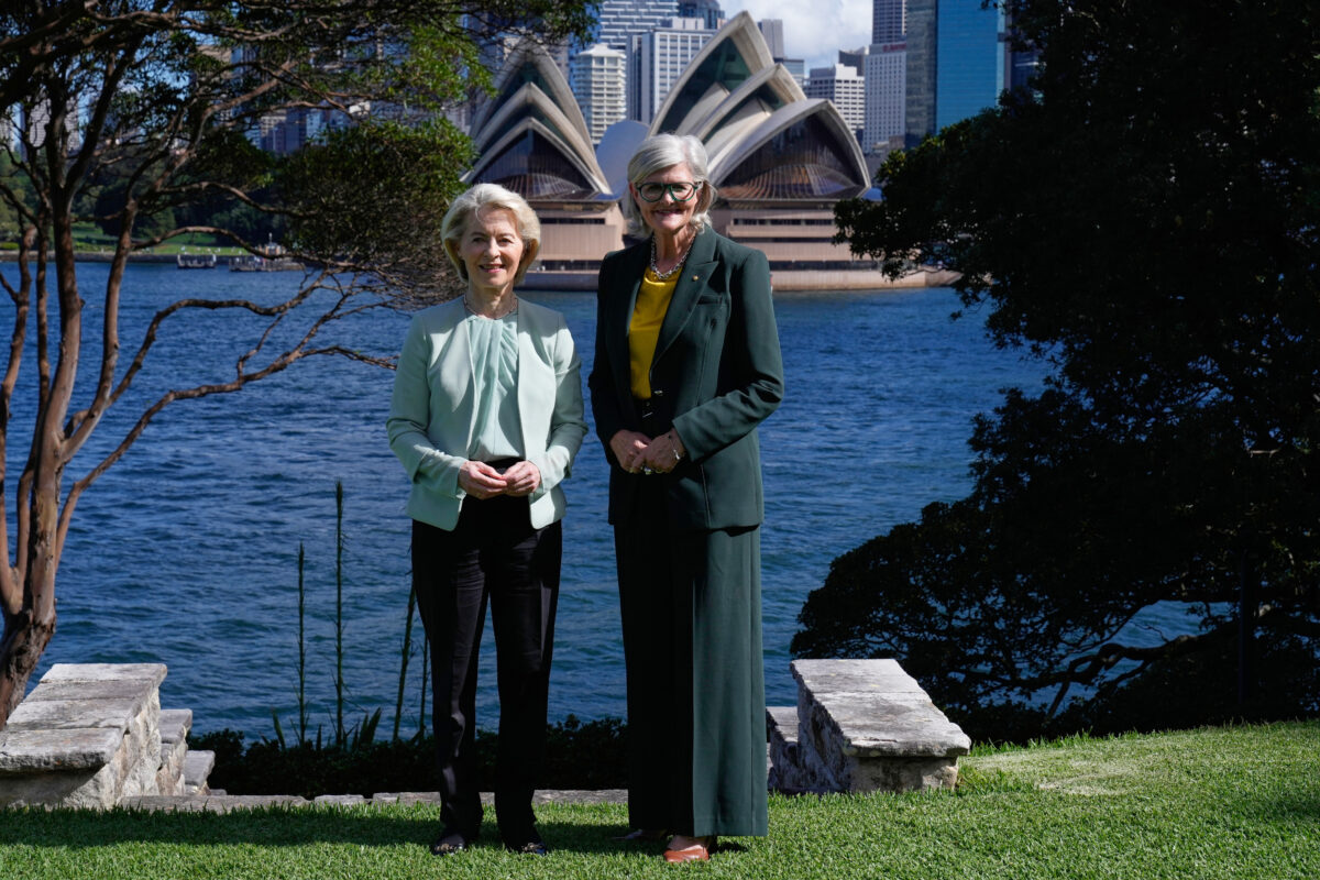 EU, von der Leyen: ‘We are looking into restrictions on minors’ use of social media’