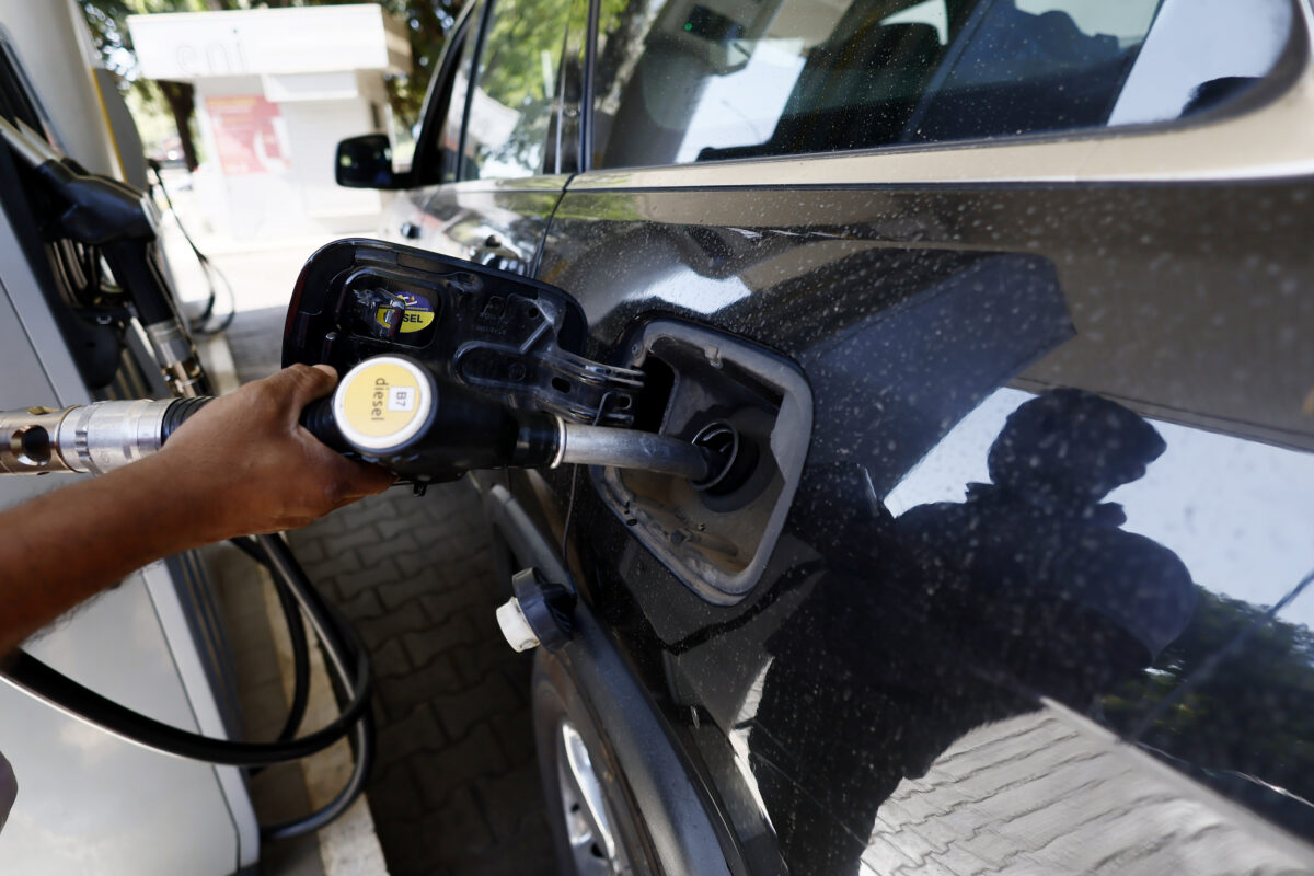 Fuel: Government considers extending excise duty cut, awaiting inflation figures