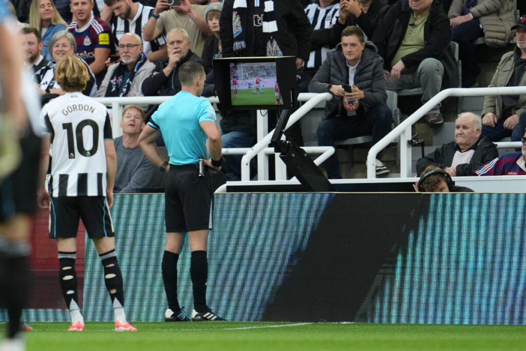 Premier League: over 75% of fans oppose VAR