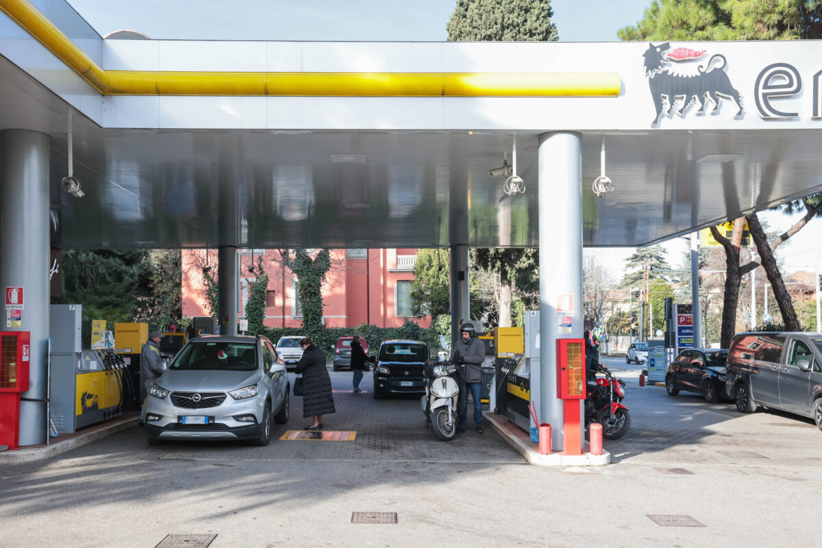 Fuel: Mimit reports average self-service petrol price at €1.751 per litre, diesel at €2.067 Fuel: Mimit reports average self-service petrol price at €1.751 per litre, diesel at €2.067