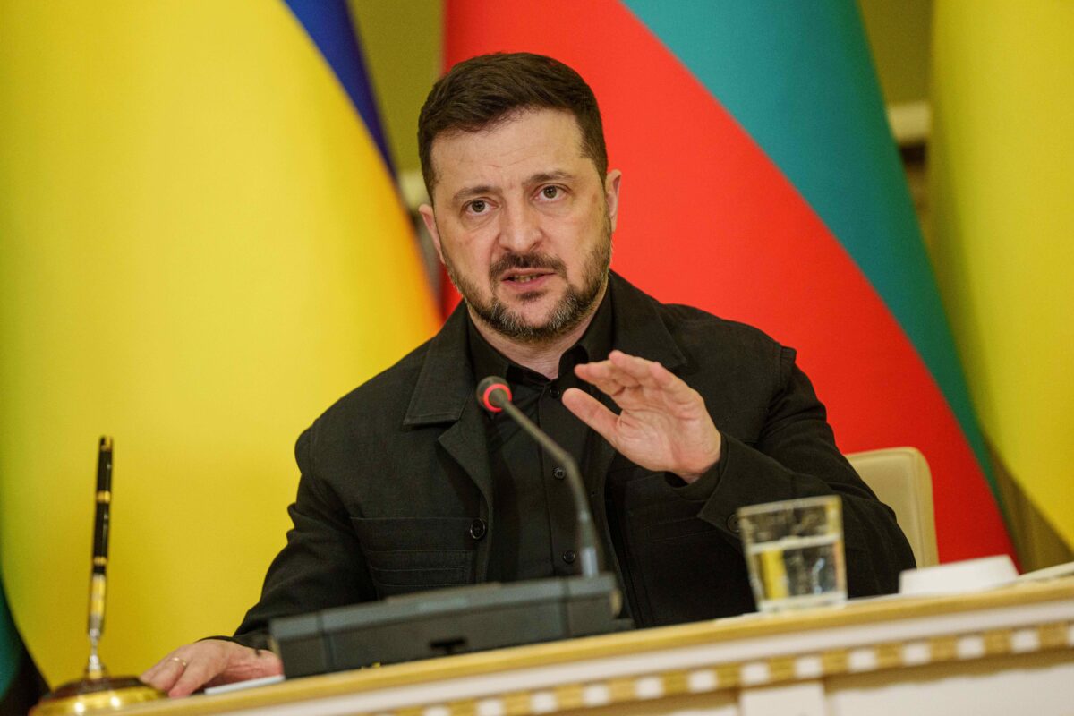 Ukraine, Zelensky: “Positive phone call with US envoys”