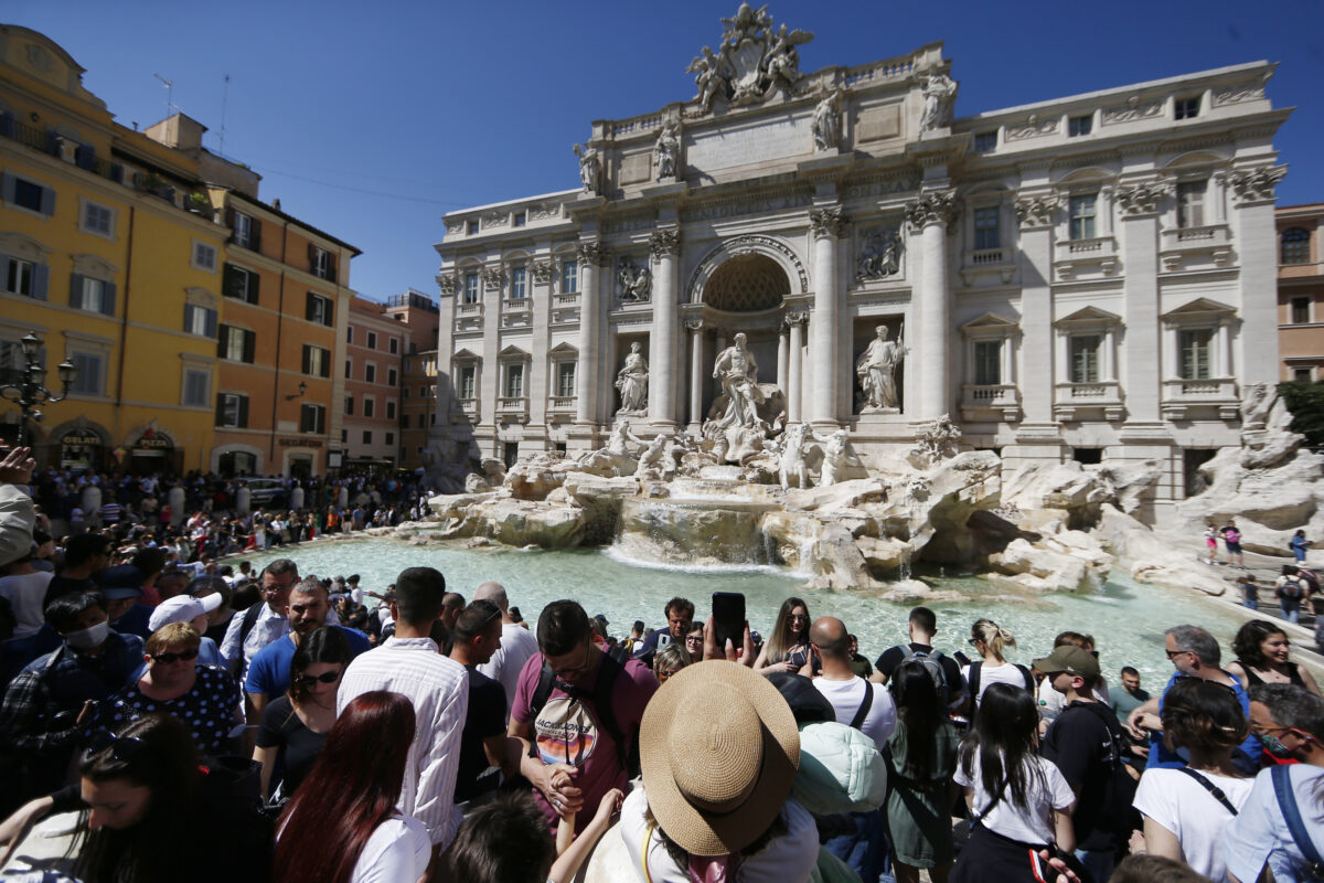 Fuel, Codacons: “Excise tax discount eaten up by price increases, Easter travel alert”