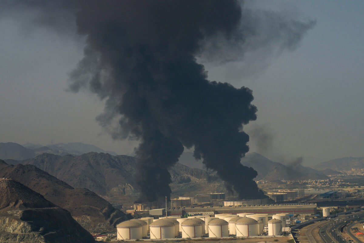 Iran: Gas facility hit in the United Arab Emirates, one dead and four injured