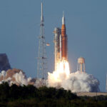 Artemis II: crew leaves Earth’s orbit and heads for the Moon