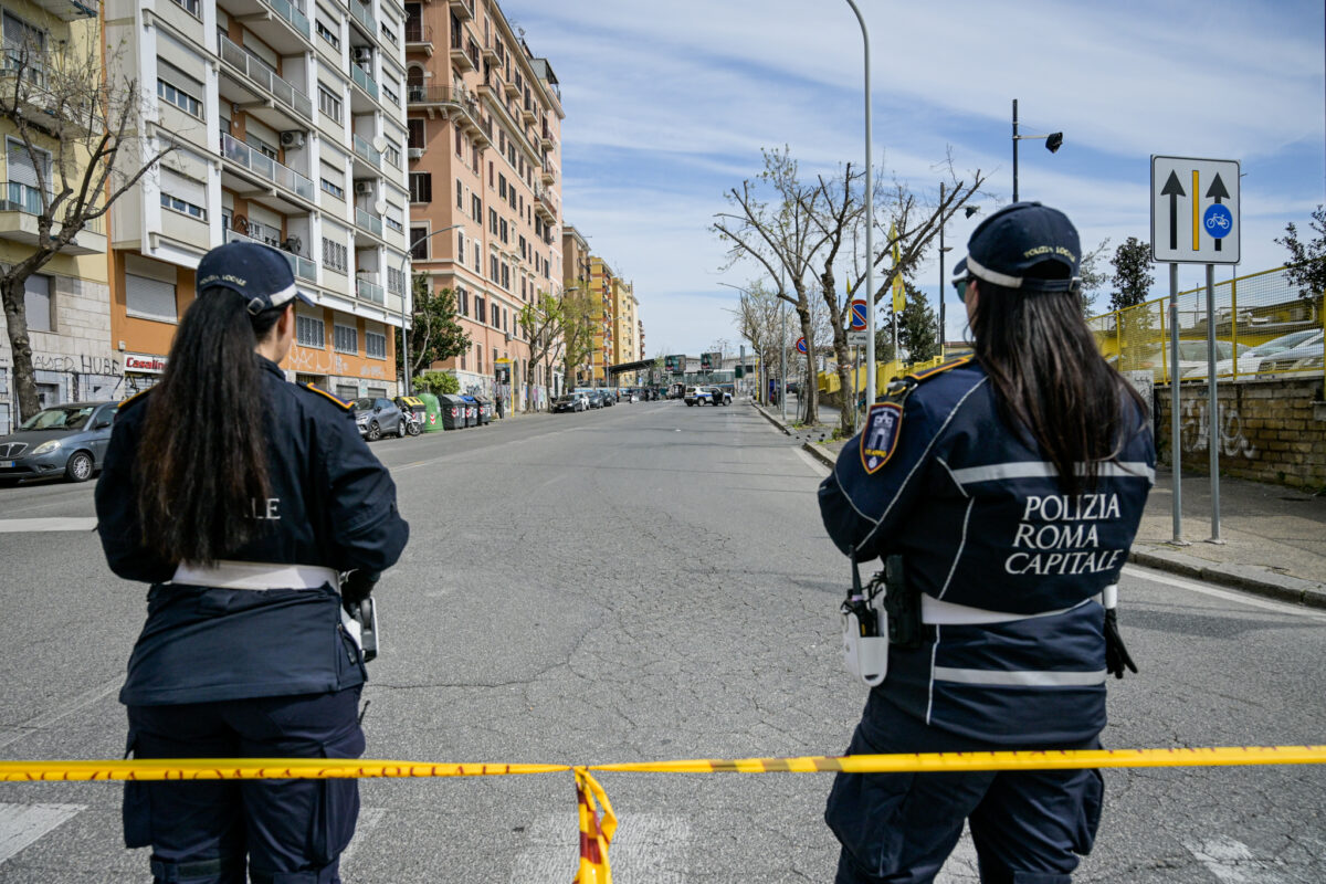Rome: collision between two cars, two dead and two children pulled from the wreckage