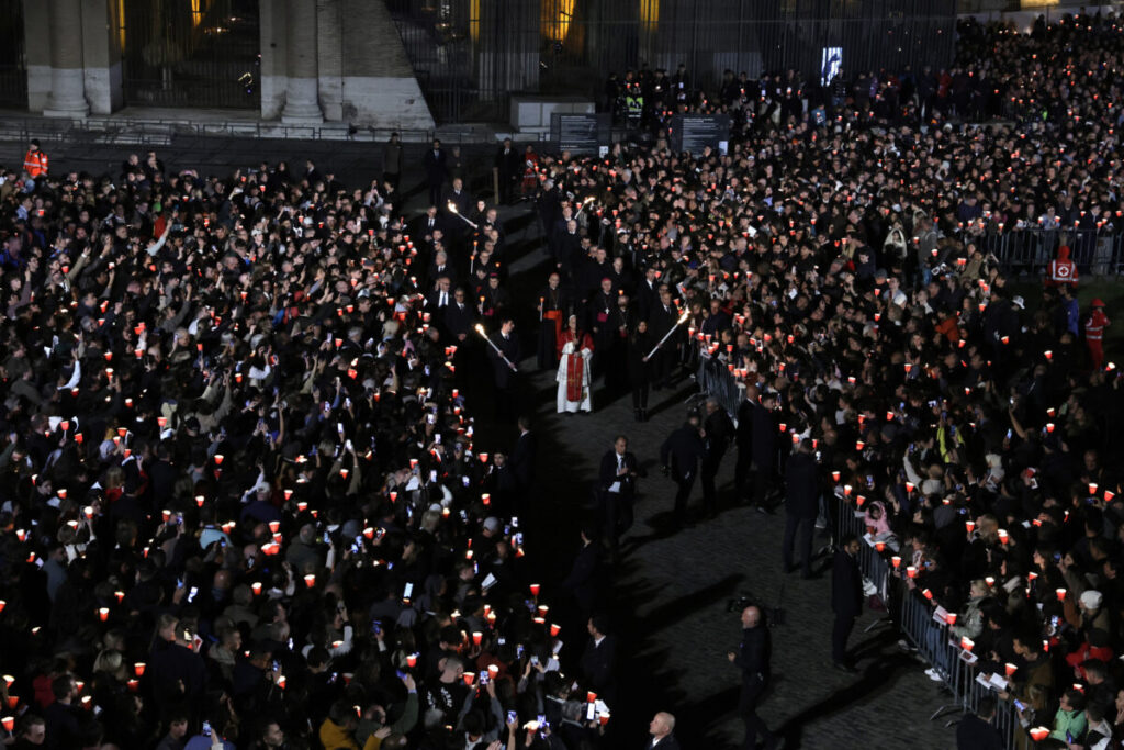 Easter: 30,000 worshippers at the Colosseum for the Way of the Cross with Pope Leo XIV