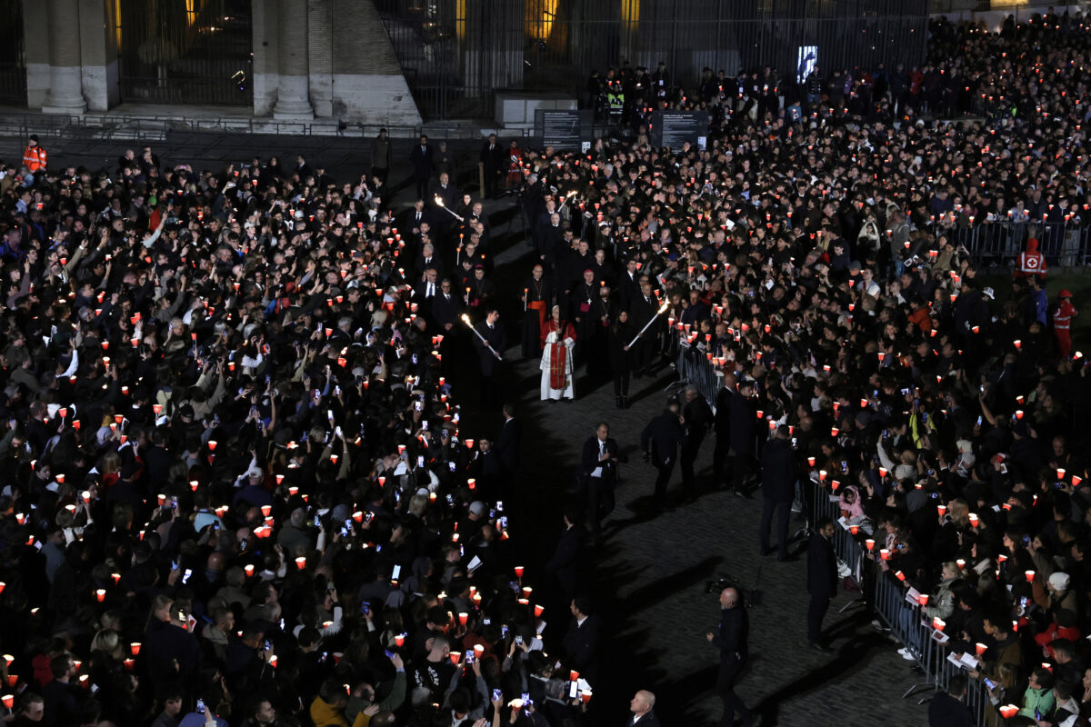 Easter: 30,000 worshippers at the Colosseum for the Way of the Cross with Pope Leo XIV