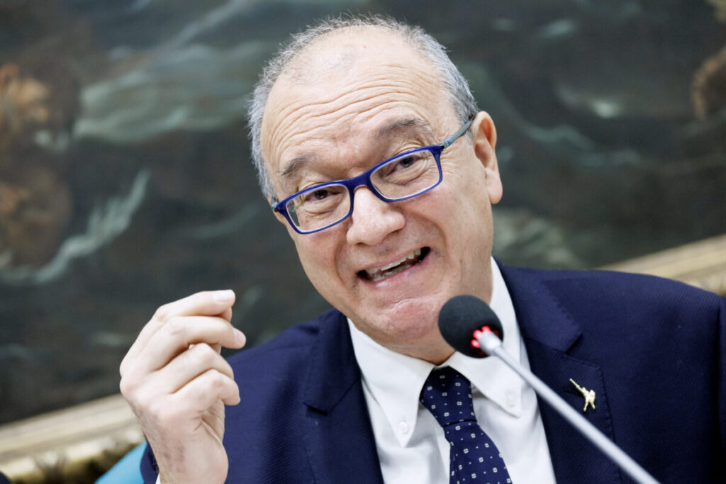 Social media, Valditara: ‘Protecting young people from online risks, government working on the issue’