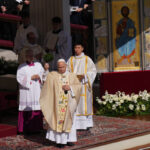 Easter, Pope: ‘Death lies in wait through wars and oppression, but it is not the destiny of life’