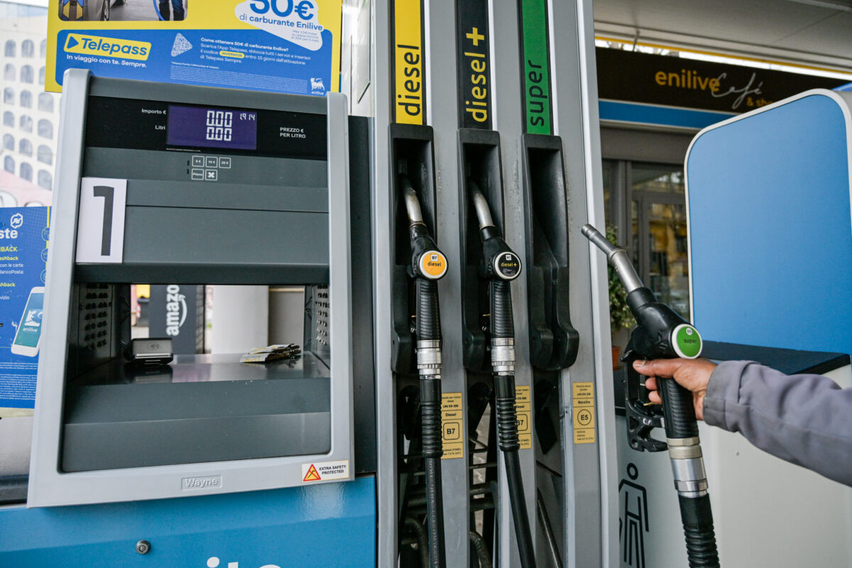 Fuel: Mimit reports average self-service petrol price at €1.792 per litre, diesel at €2.184