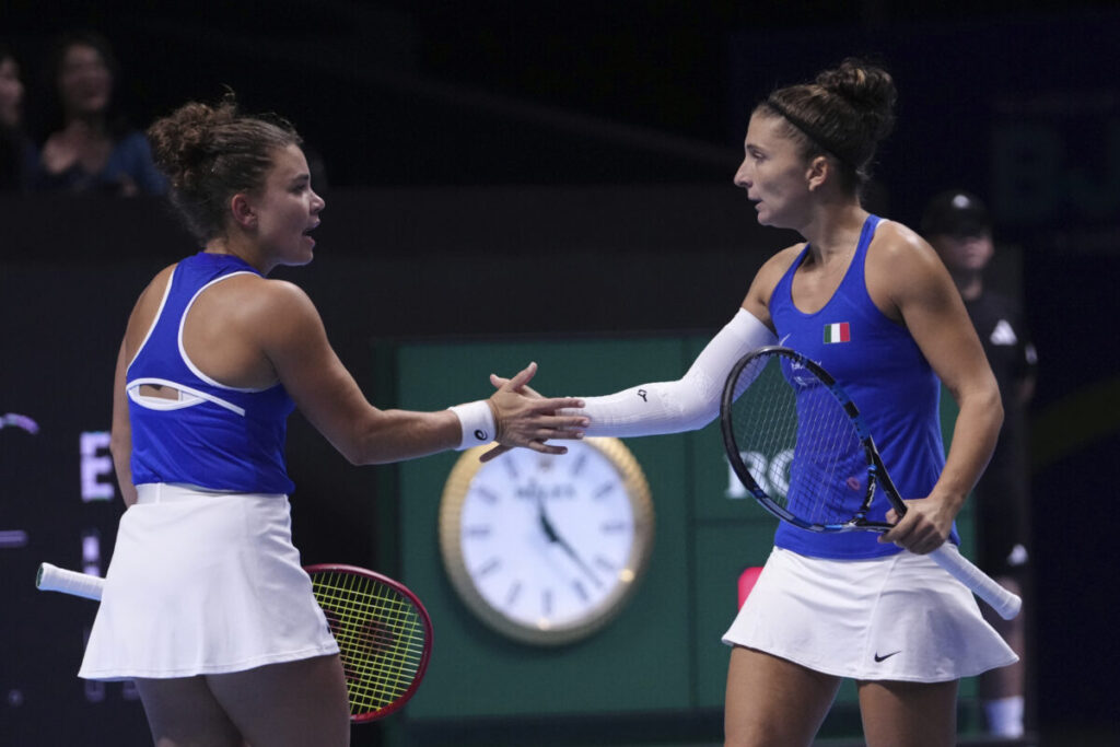 Tennis: Errani and Paolini defeat Japan in the doubles; Italy through to the BJK Cup Finals