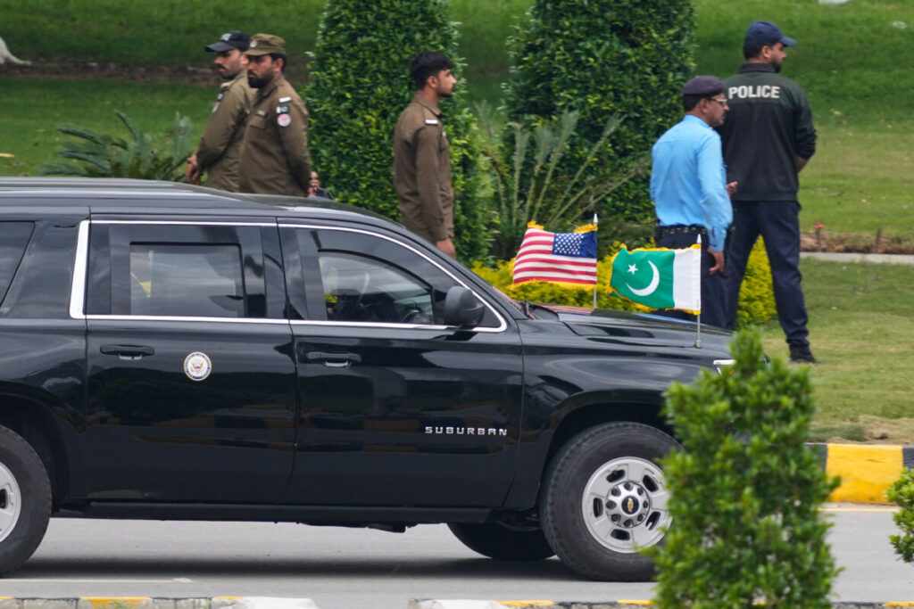 Iran, Vance meets Pakistani Prime Minister Sharif in Islamabad