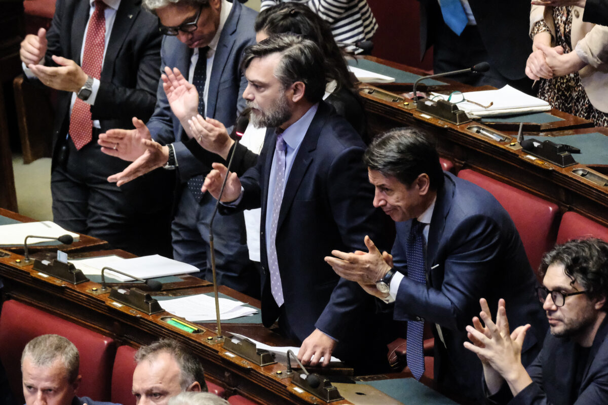 Iran, M5S: “Solidarity with institutions, but Meloni is a foolish servant of master Trump”