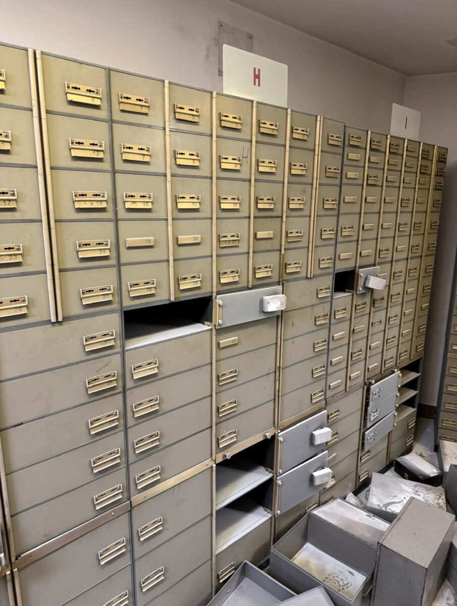 Naples, victims of a bank robbery: ‘A lifetime’s savings in those boxes’