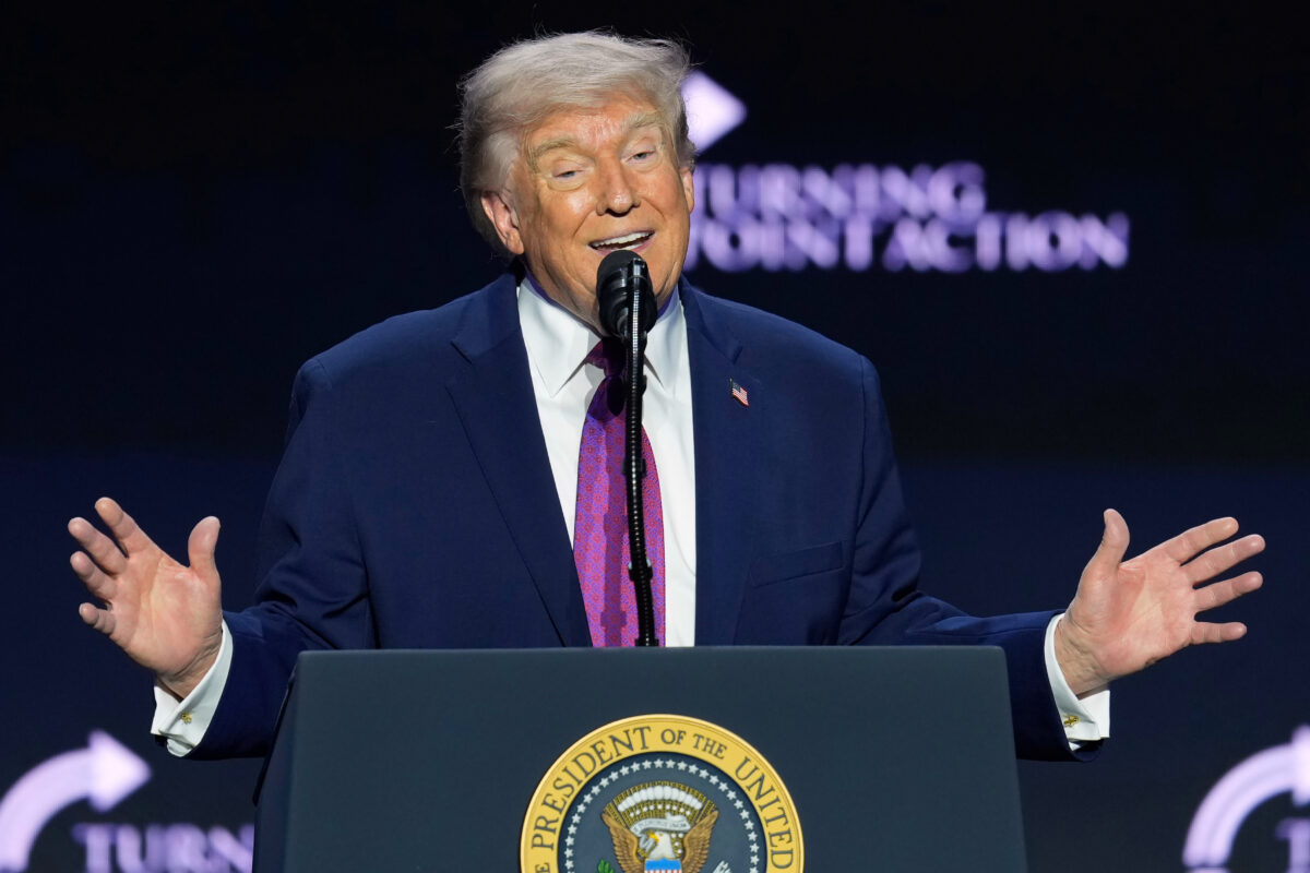 US: Trump signs extension of surveillance programme until 30 April