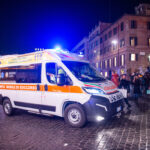 Catanzaro: woman jumps from balcony with her three children; mother and two children die
