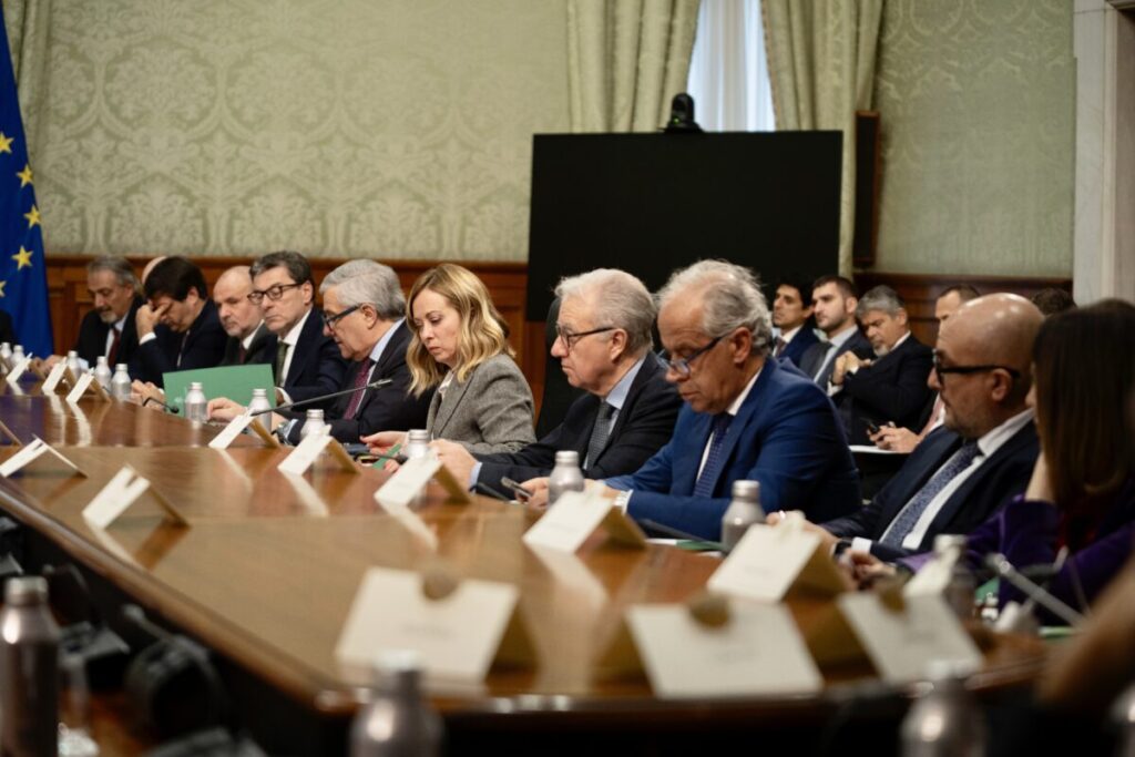 Security Decree, 615 euros not only for lawyers: no longer linked to migrant departure