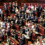 Security Decree, session resumes: opposition sings ‘Bella ciao’