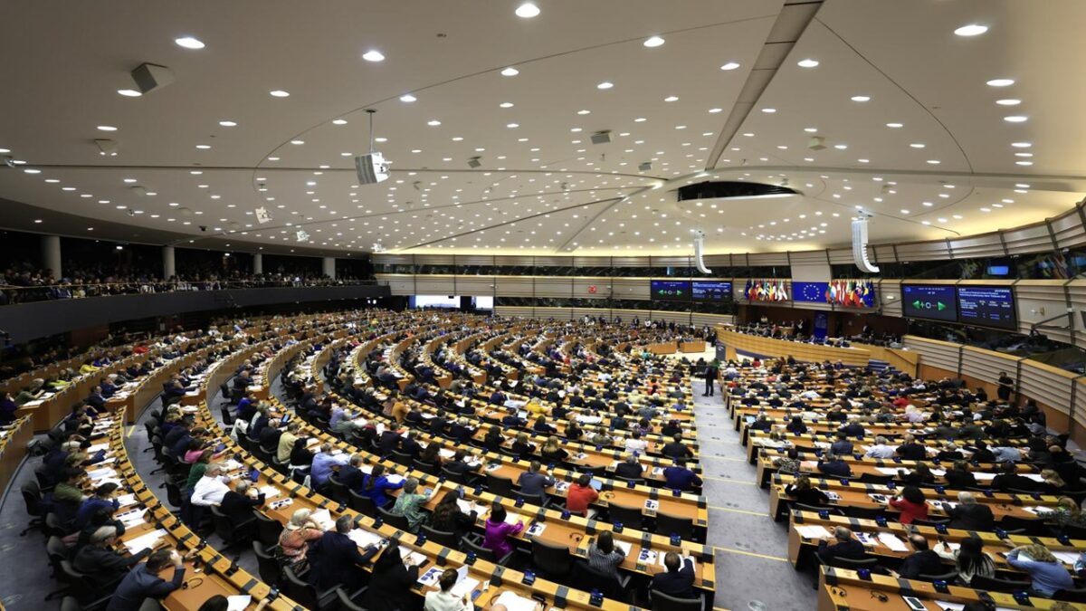 UE, European Parliament adopts negotiating mandate on 2028–2034 budget