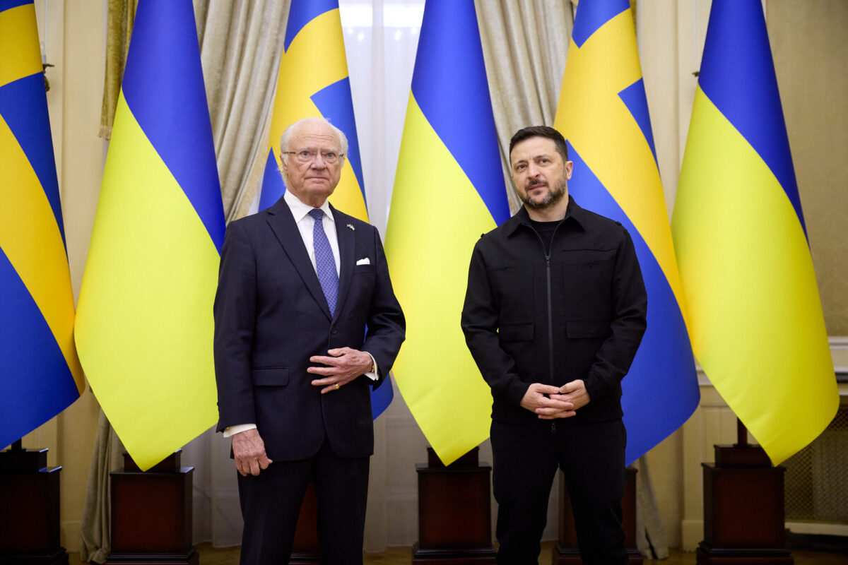 Ukraine, Zelensky: ‘At least five people injured in raid on Odessa’
