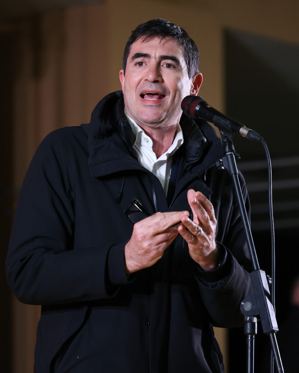 Fuel, Fratoianni: ‘Hostages to fossil fuels – we need a shift towards renewables’