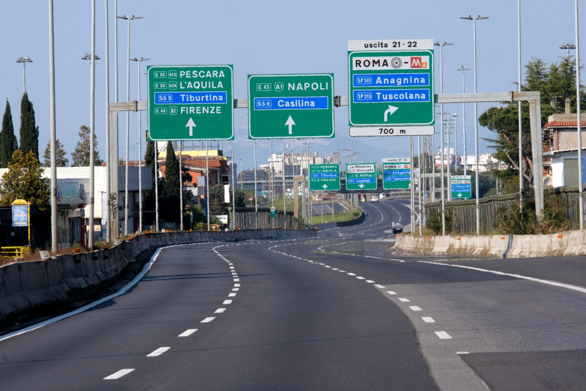Rome: 35-year-old man stops to help, dies after being hit by a vehicle on the GRA