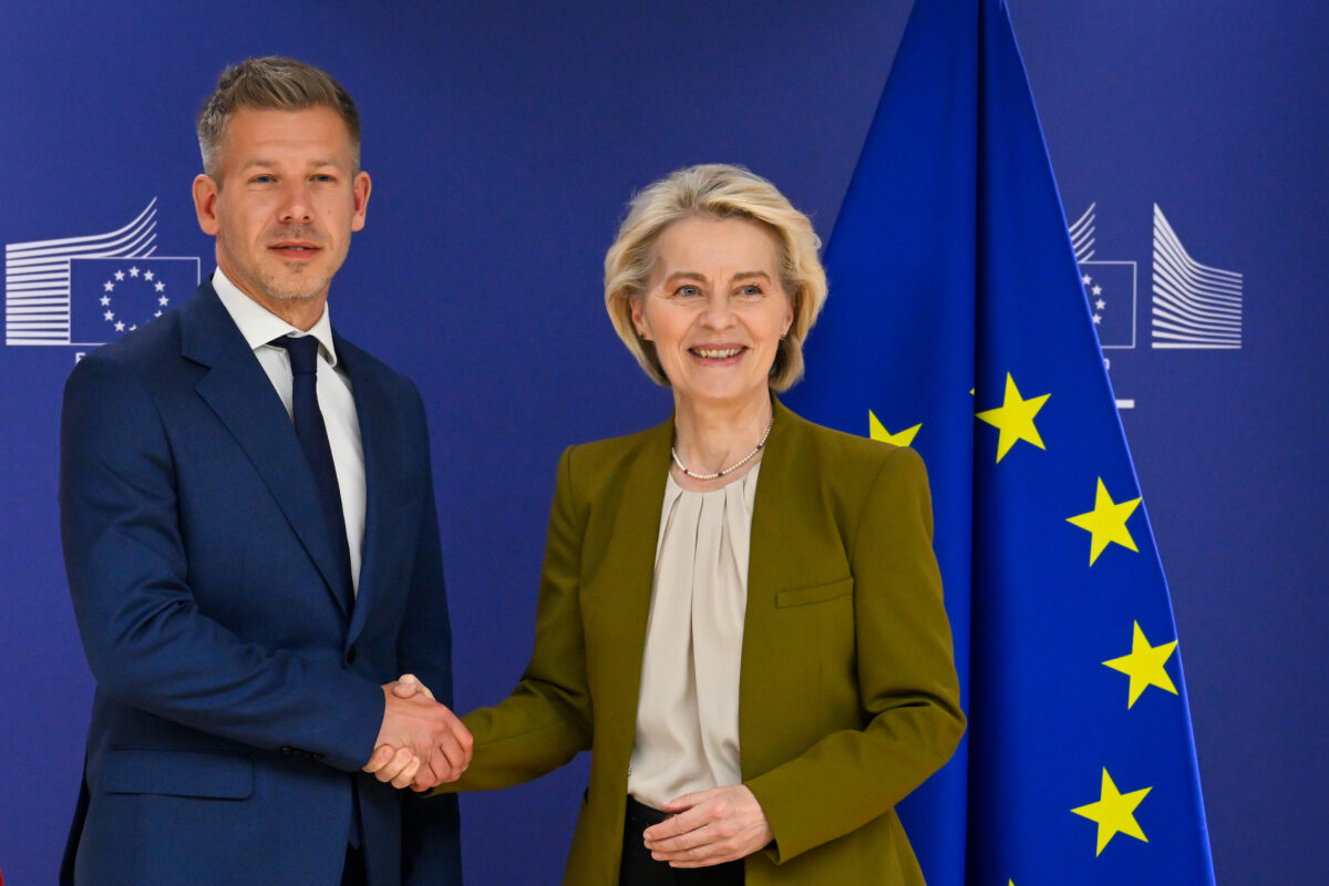EU, von der Leyen: “Strengthen military capabilities to defend ourselves”