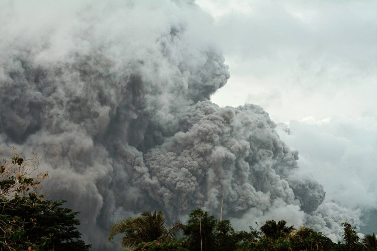 Philippines, ash and gas from Mayon volcano: over 300 families evacuated