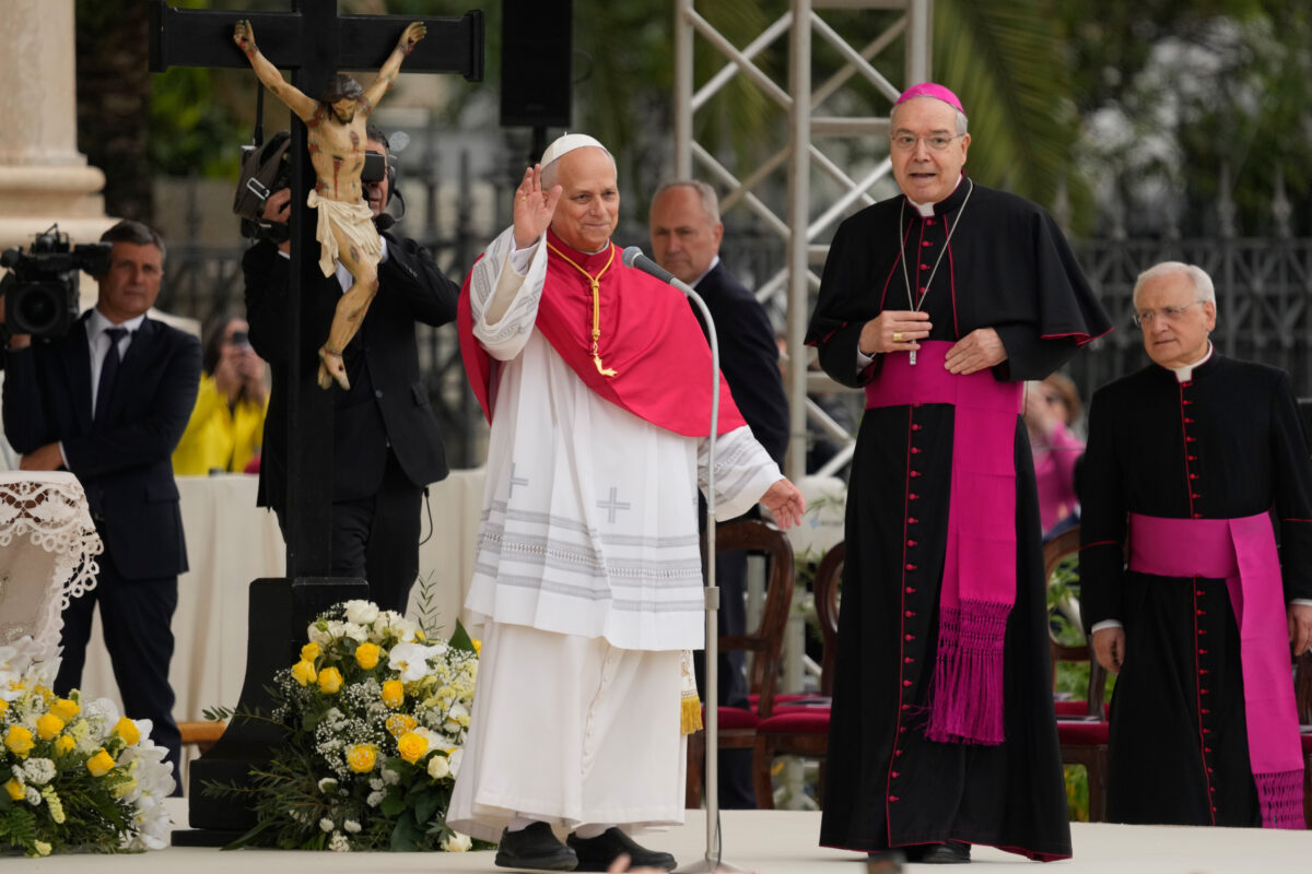 Pope: “Peace at risk due to an economy that prefers arms trade over respect for human life”