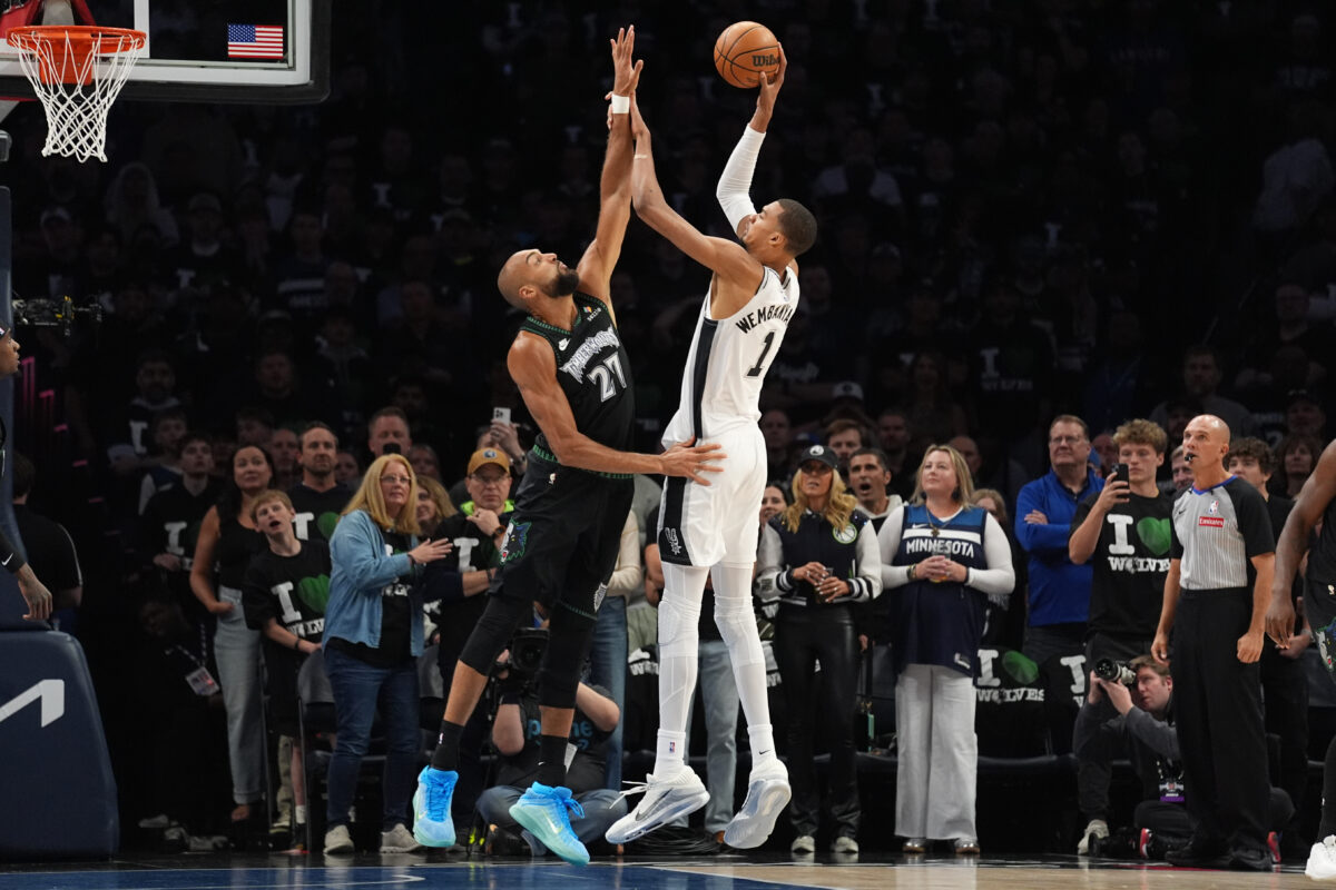 NBA Playoffs: San Antonio win in Minneapolis, Knicks lead 3-0 against Philadelphia