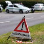 Road accident: car crashes into wall in the Naples area; 24-year-old man killed, two young people seriously injured