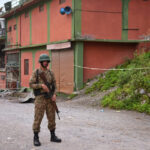Pakistan: Car bomb at checkpoint kills 12 officers