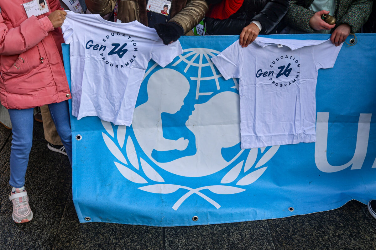 Children: UNICEF – nearly one in four children in Italy lives below the poverty line