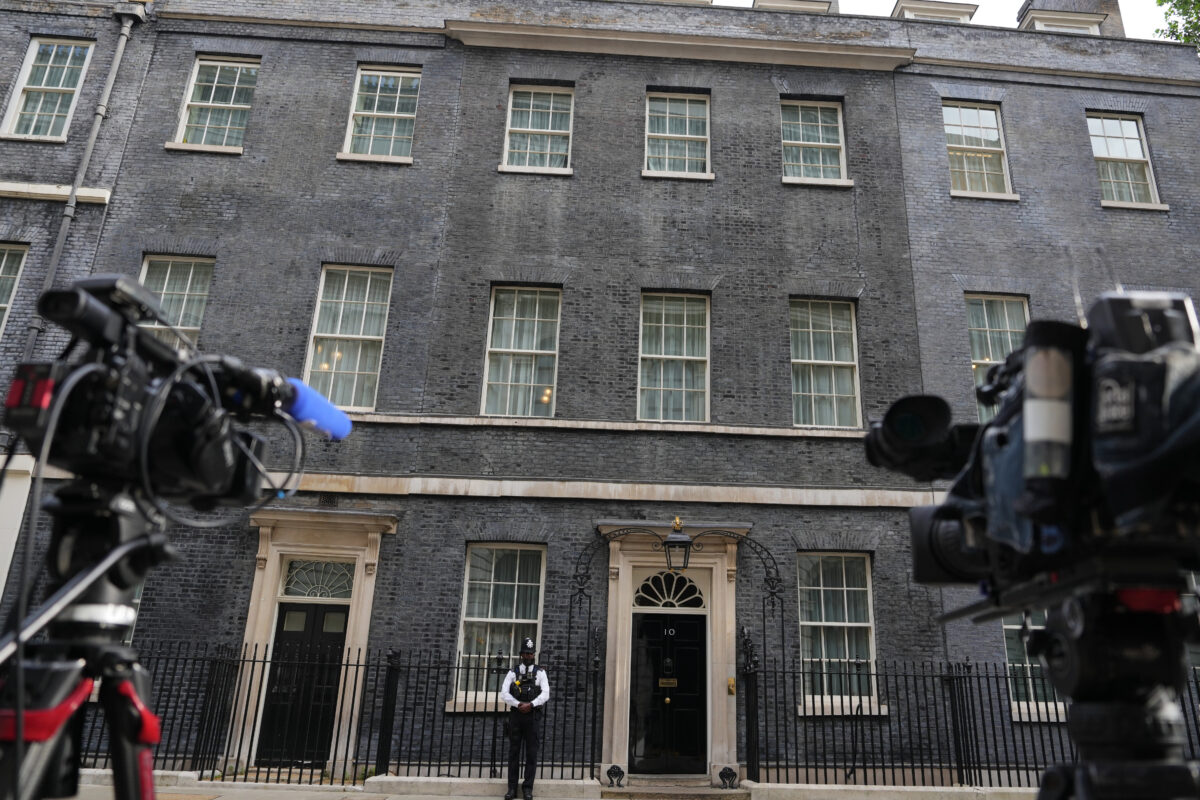 United Kingdom: Ministers gather at Downing Street for a crucial meeting on Starmer’s future