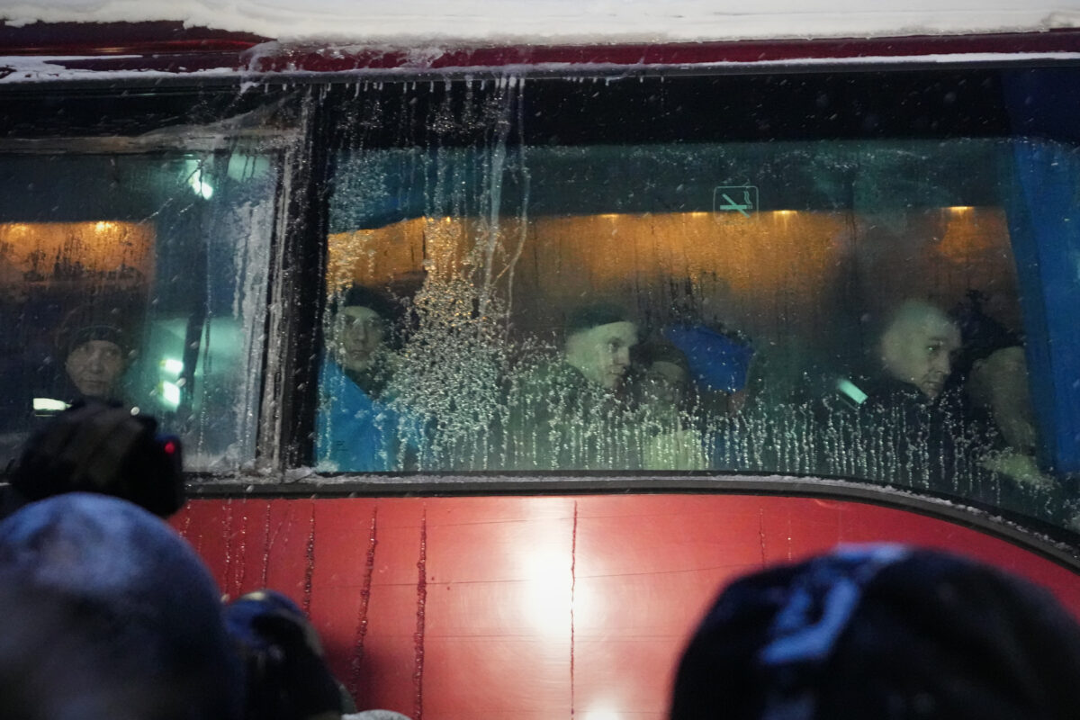 Ukraine: Russia and Kiev exchange prisoners, with 205 released on each side