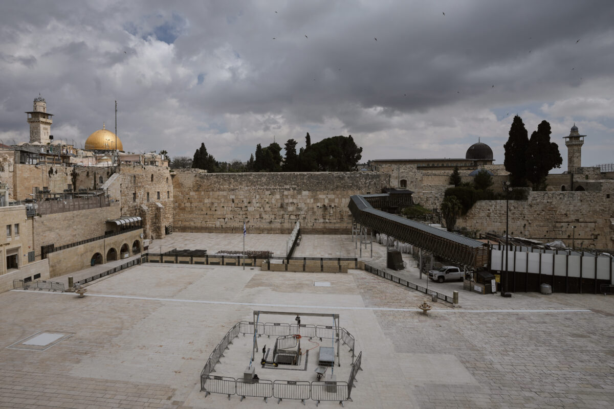 Jerusalem, Holy Land Christian Forum: ‘Jewish man spits on statue of the Virgin Mary’