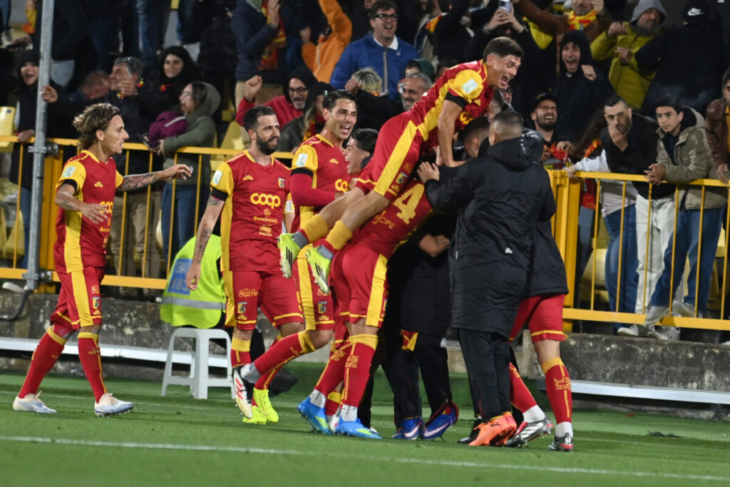 Football: Serie B play-offs, Catanzaro 3–0 Palermo