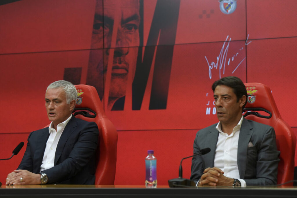 Football: media reports suggest a meeting between Mourinho and Rui Costa today; the Special One set for a return to Real