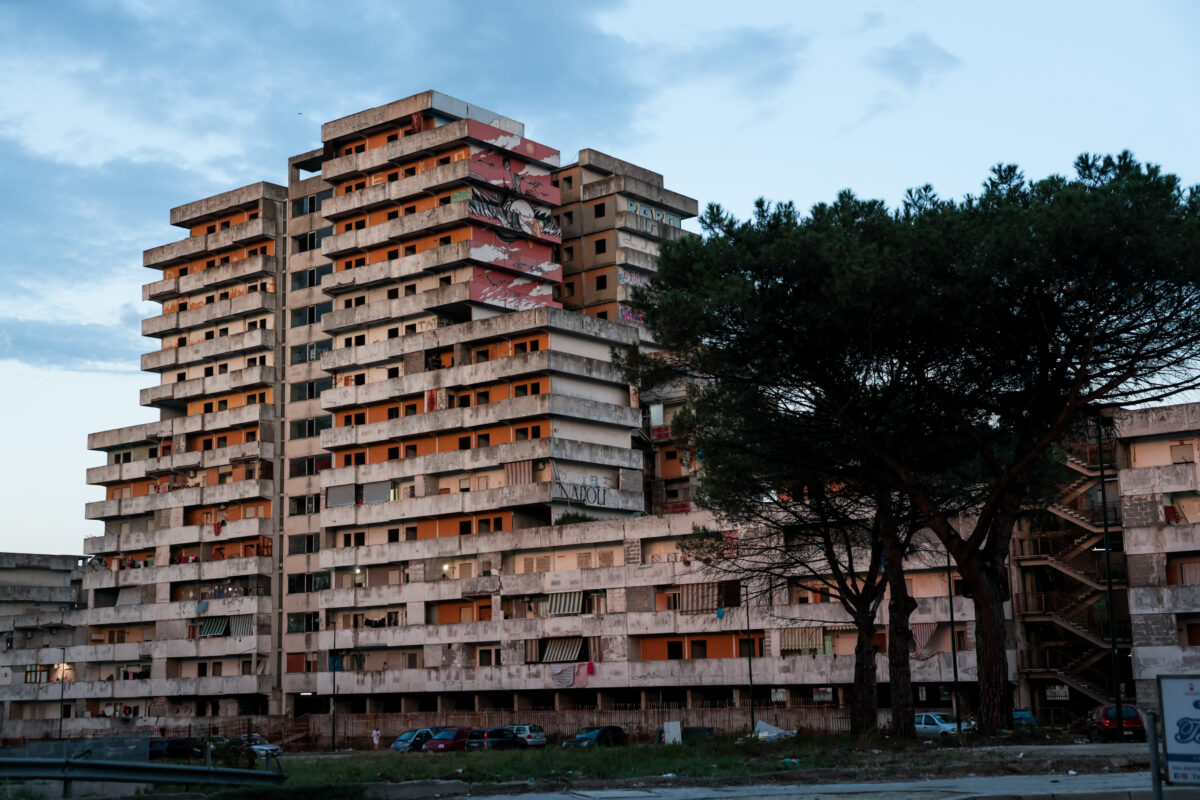 Naples: part of the Vela Rossa in Scampia collapses; the building was unoccupied