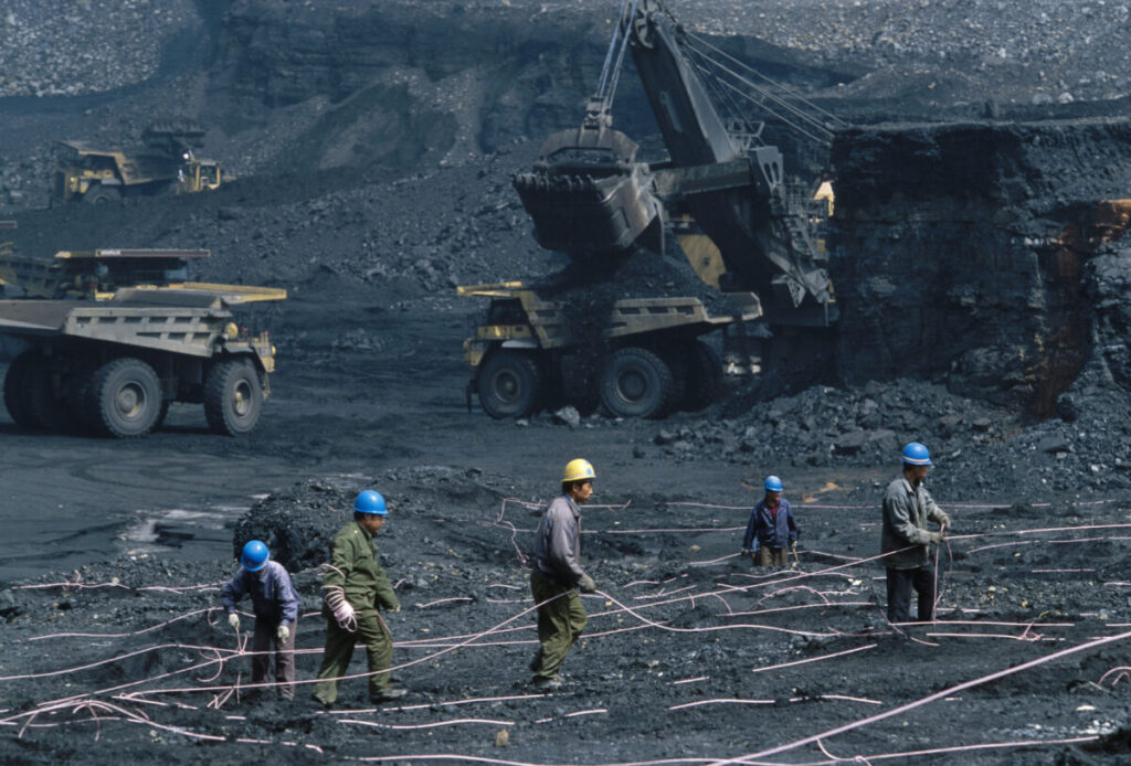 China: explosion in a coal mine, over 80 dead
