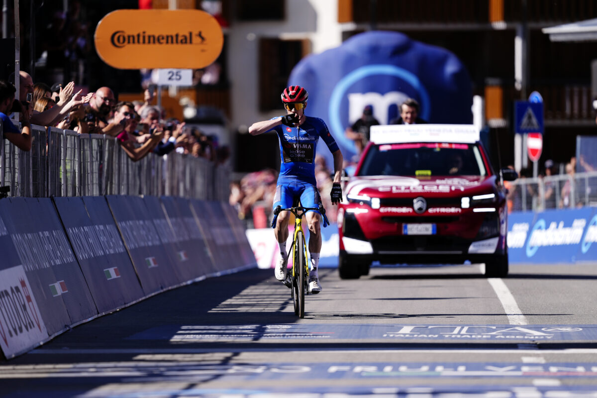 Giro d’Italia: Vingegaard secures a hat-trick at Pila; the Dane takes the pink jersey