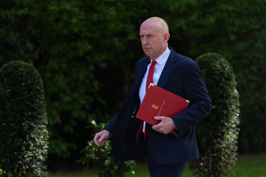 United Kingdom: Defence Minister’s aircraft GPS signal jammed near Russian border