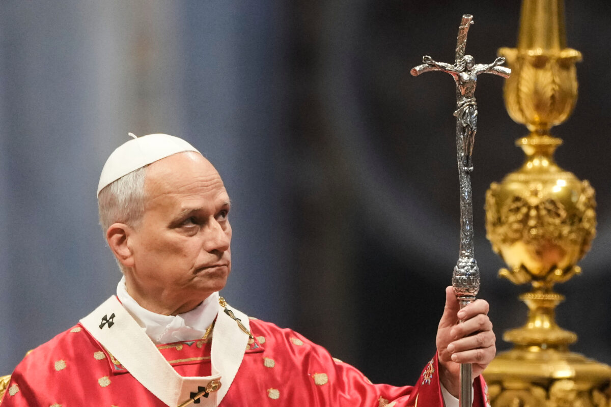AI, Pope: ‘Risk of new forms of dehumanisation; we must urgently remain human’