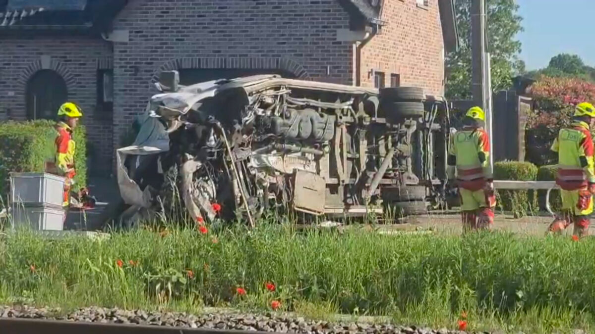 Belgium: train collides with school bus at level crossing, at least four dead