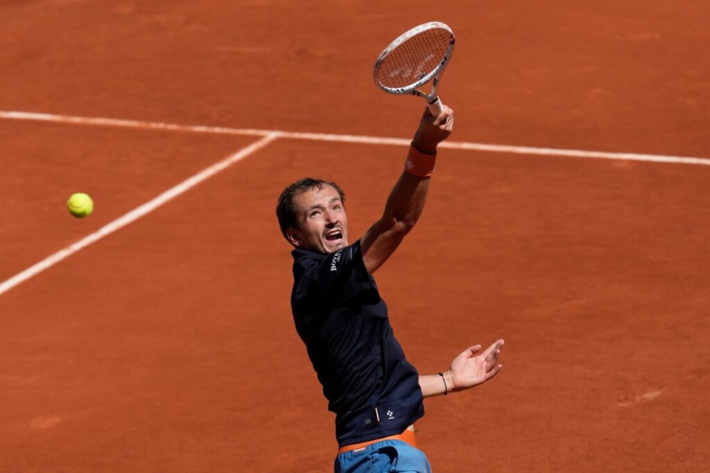 Roland Garros, Medvedev immediately out: he could have been Sinner’s opponent