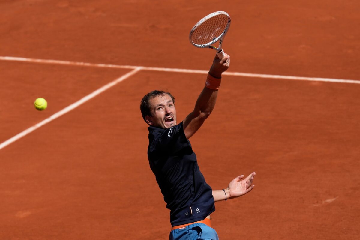 Roland Garros, Medvedev immediately out: he could have been Sinner’s opponent