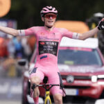 Giro d’Italia: Vingegaard dominates Stage 16 as well, consolidating his lead in the pink jersey. Eulalio takes the Conad white jersey